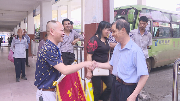 郴汽集團嘉禾城鄉(xiāng)公交好司機，百萬存折尋失主